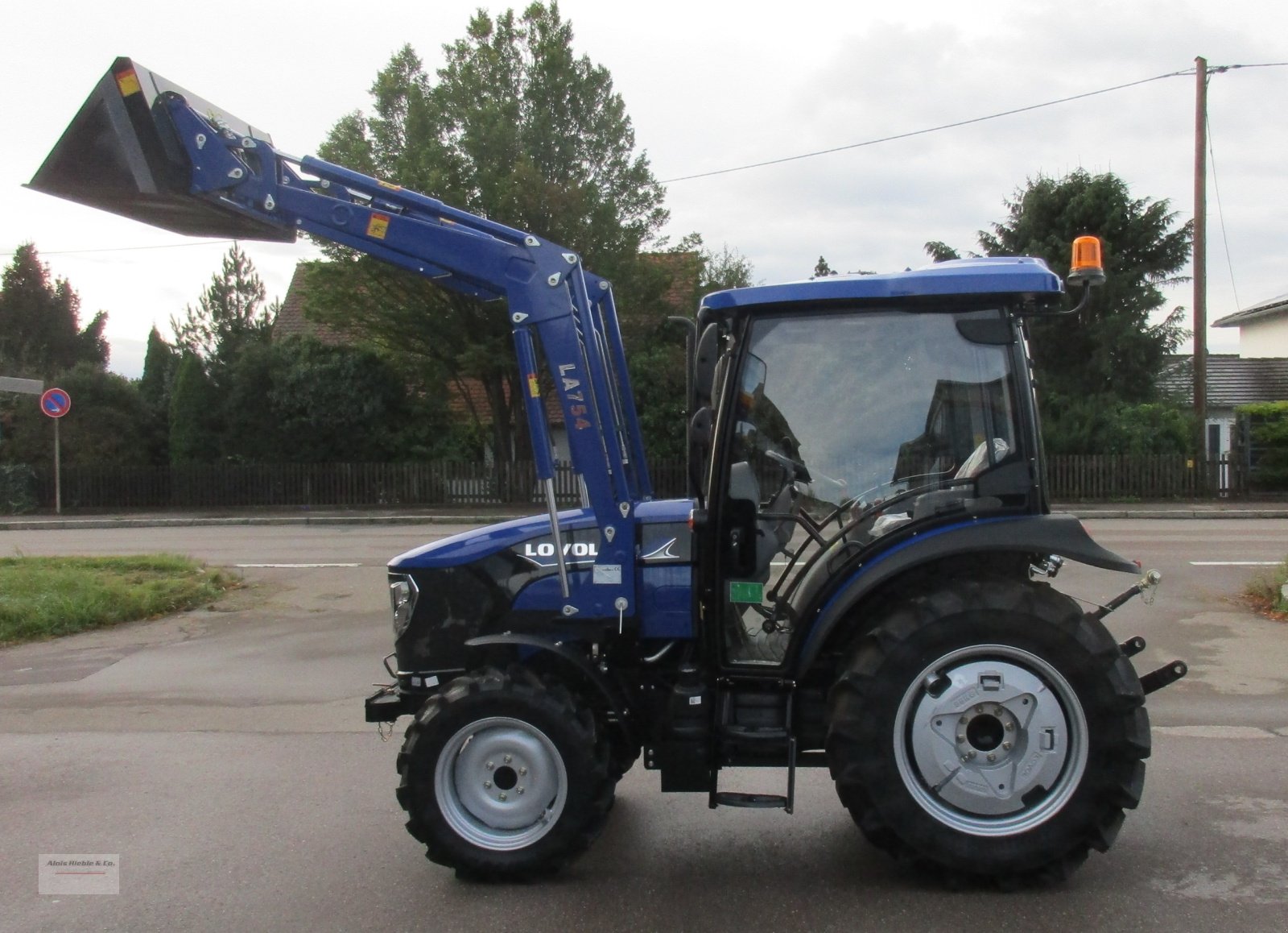 Traktor of the type LOVOL M 504, Neumaschine in Tapfheim (Picture 3)