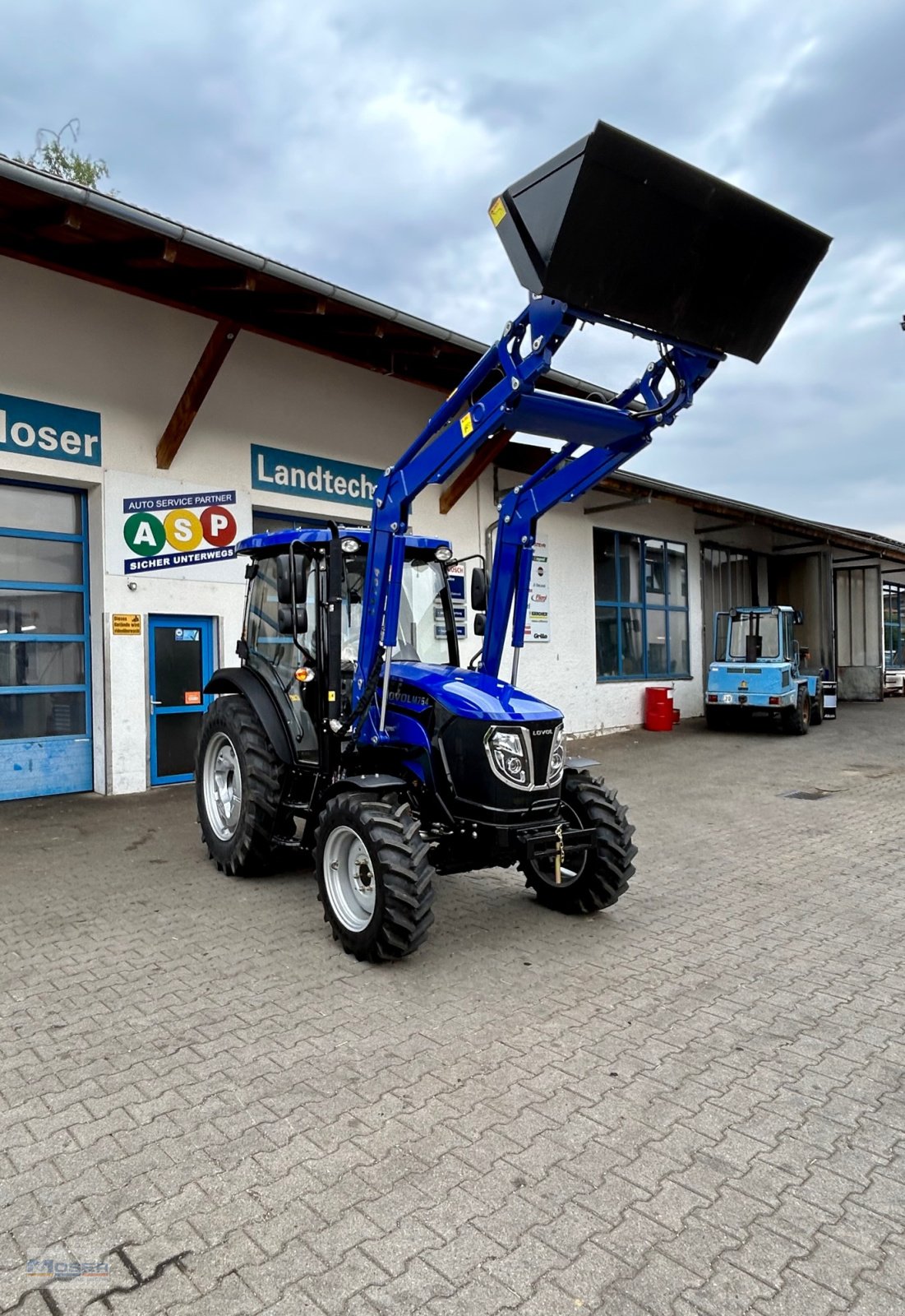 Traktor van het type LOVOL M 754 mit Frontlader, Neumaschine in Massing (Foto 11)