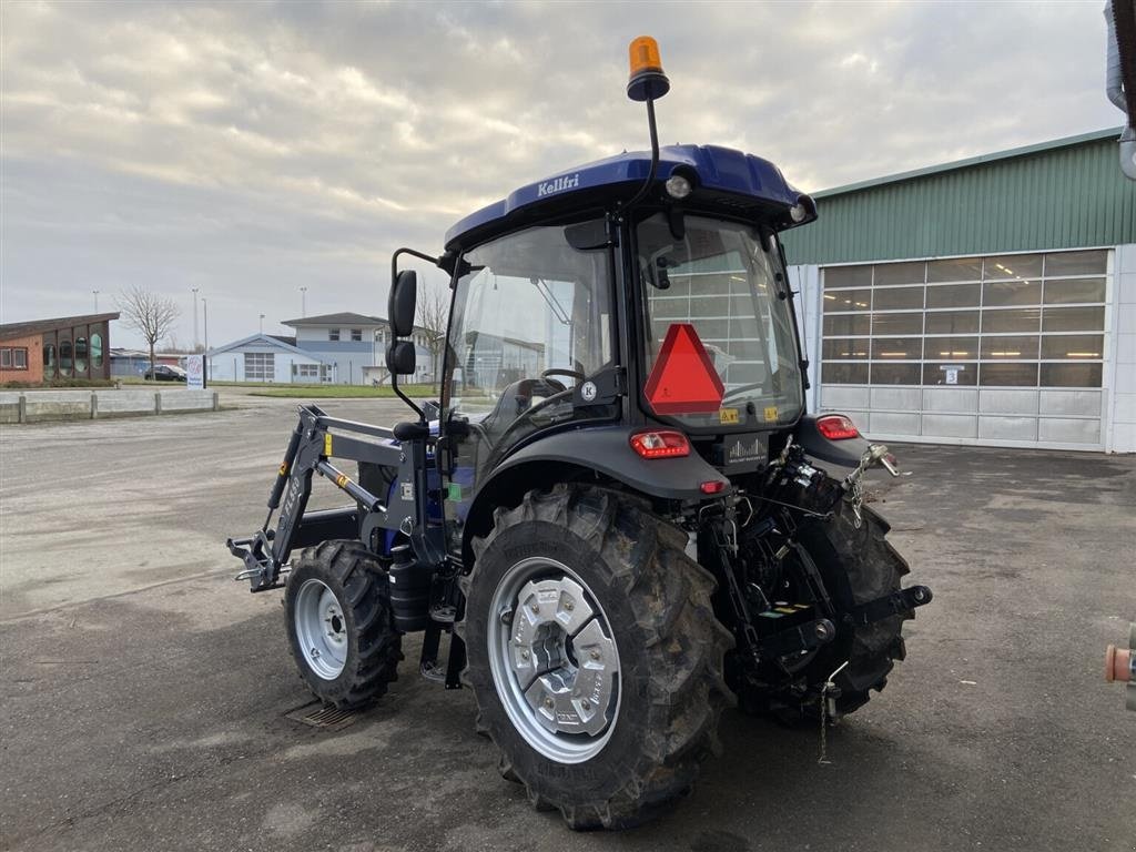 Traktor des Typs LOVOL M504 med Doosan euro 5 motor, Kabine med varme og Aircon. Trelleborg dæk. Fuldhydraulisk frontlæsser med euro skifte og 3 funktion. Inkl 36 mdr. garanti, Gebrauchtmaschine in Dronninglund (Bild 4)