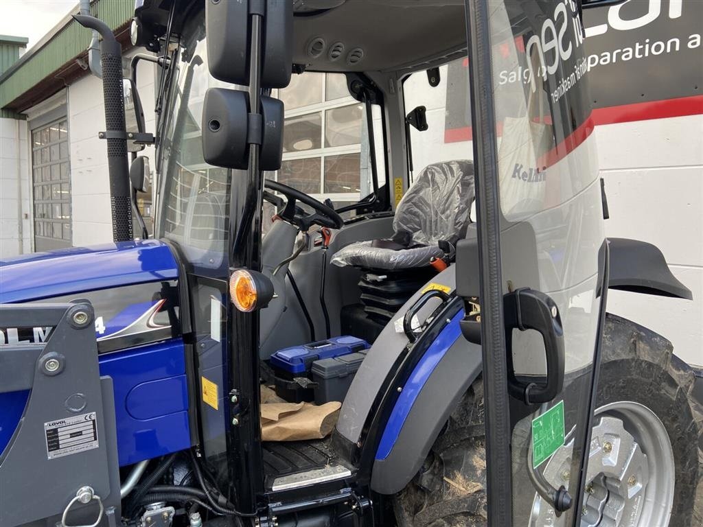 Traktor typu LOVOL M504 med Doosan euro 5 motor, Kabine med varme og Aircon. Trelleborg dæk. Fuldhydraulisk frontlæsser med euro skifte og 3 funktion. Inkl 36 mdr. garanti, Gebrauchtmaschine v Dronninglund (Obrázok 5)