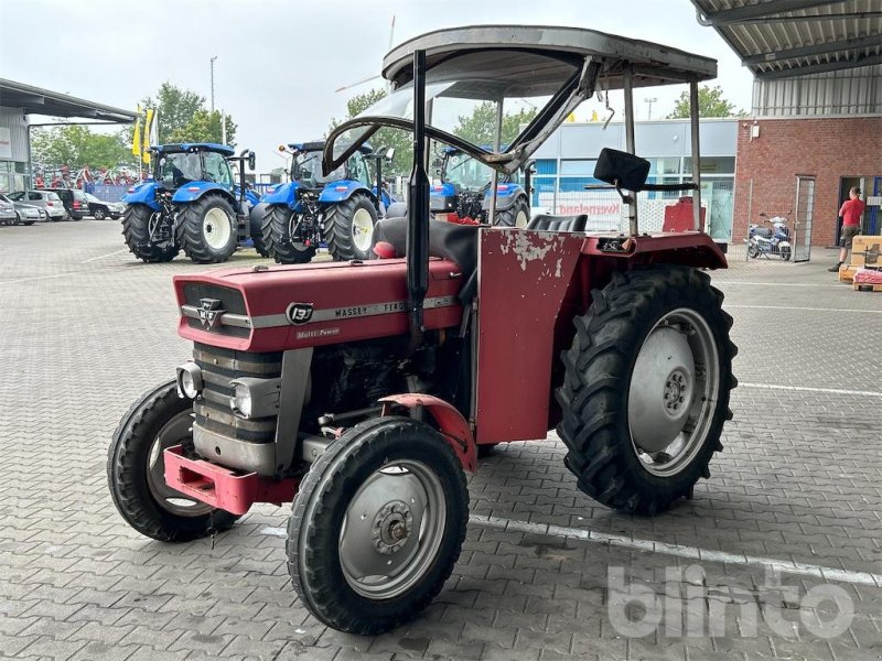 Traktor типа Massey Ferguson 133, Gebrauchtmaschine в Düsseldorf (Фотография 1)