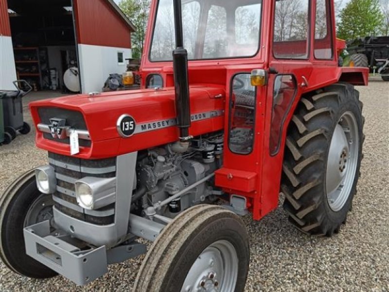 Traktor tipa Massey Ferguson 135 8 gears model Fermo hus, Gebrauchtmaschine u Ejstrupholm