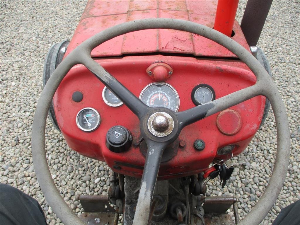 Traktor tip Massey Ferguson 135 Sjælden Benzin MF135. Den starter og går godt, Gebrauchtmaschine in Lintrup (Poză 4)