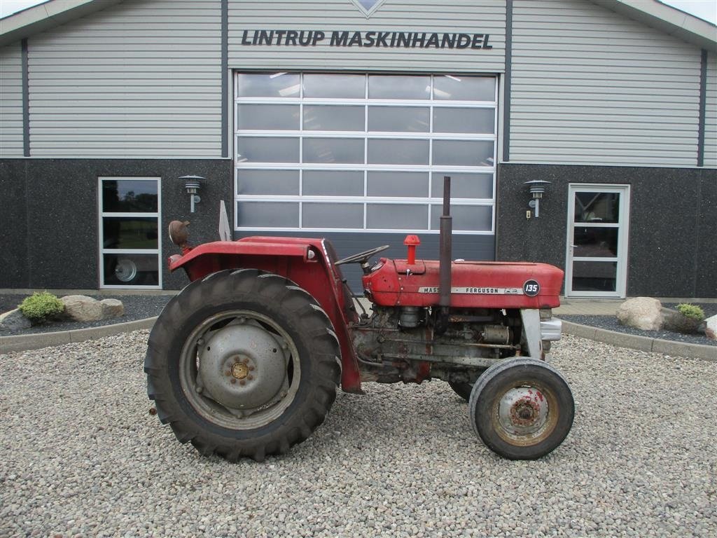 Traktor des Typs Massey Ferguson 135 Sjælden Benzin MF135. Den starter og går godt, Gebrauchtmaschine in Lintrup (Bild 2)