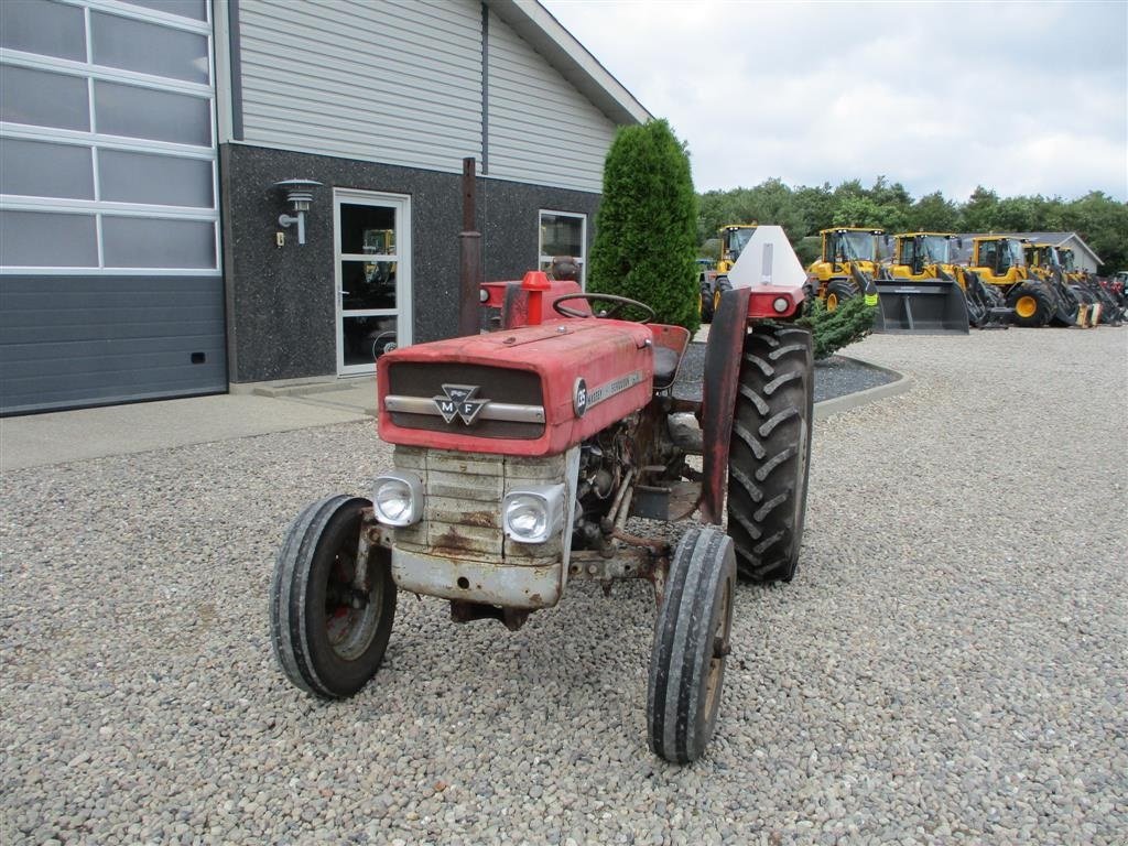 Traktor of the type Massey Ferguson 135 Sjælden Benzin MF135. Den starter og går godt, Gebrauchtmaschine in Lintrup (Picture 7)