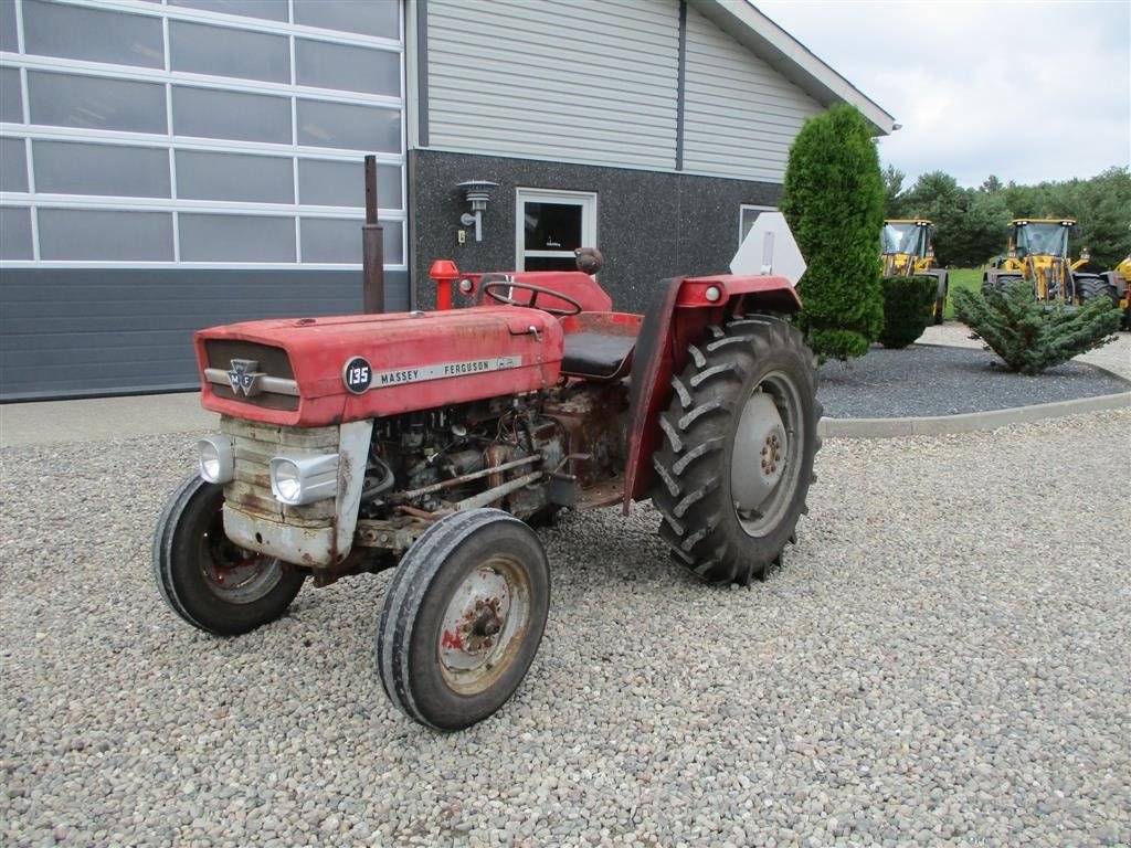 Traktor Türe ait Massey Ferguson 135 Sjælden Benzin MF135. Den starter og går godt, Gebrauchtmaschine içinde Lintrup (resim 6)