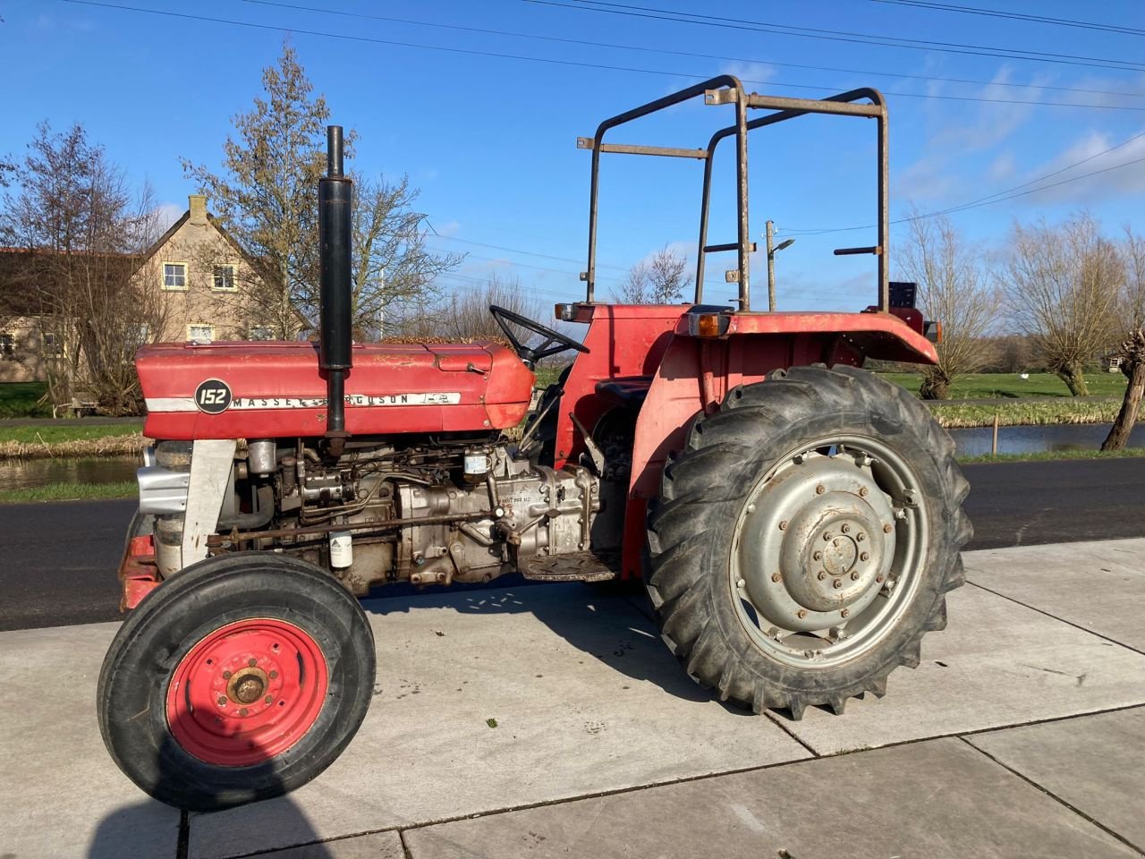 Traktor του τύπου Massey Ferguson 152, Gebrauchtmaschine σε Stolwijk (Φωτογραφία 1)