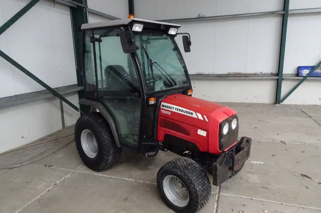 Traktor van het type Massey Ferguson 1523 brede gazonbanden ., Gebrauchtmaschine in Losdorp (Foto 1)