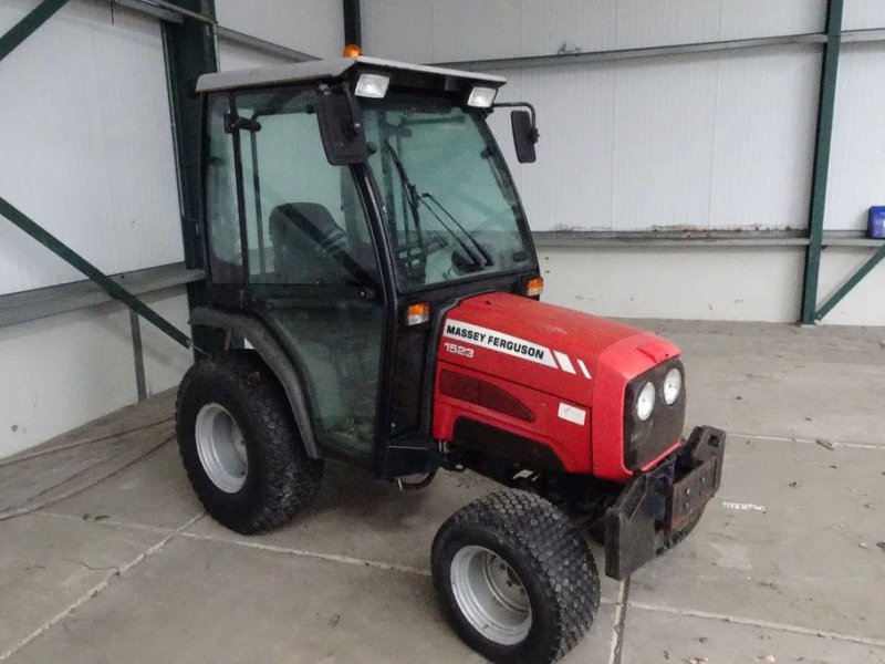 Traktor van het type Massey Ferguson 1523 brede gazonbanden ., Gebrauchtmaschine in Losdorp (Foto 1)