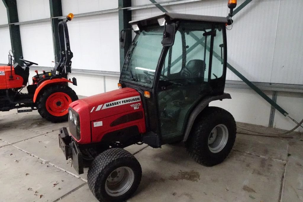 Traktor van het type Massey Ferguson 1523 brede gazonbanden ., Gebrauchtmaschine in Losdorp (Foto 2)