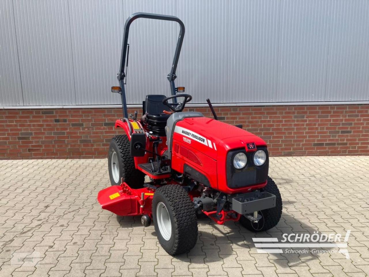 Traktor of the type Massey Ferguson 1525 HP ( ISEKI TM 3267 AHL ), Neumaschine in Ahlerstedt (Picture 1)