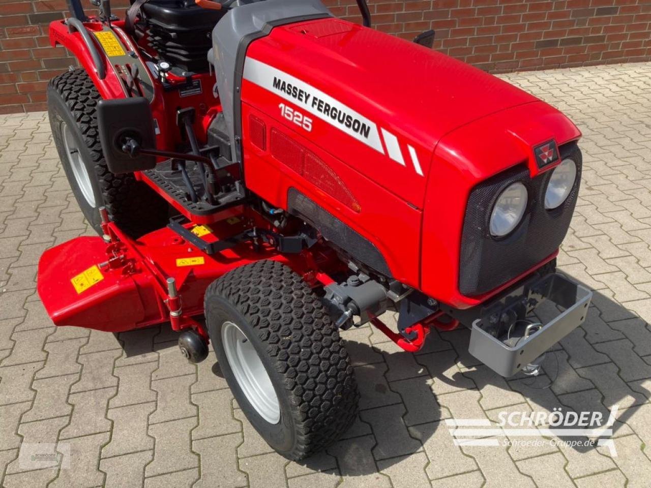 Traktor des Typs Massey Ferguson 1525 HP ( ISEKI TM 3267 AHL ), Neumaschine in Ahlerstedt (Bild 7)