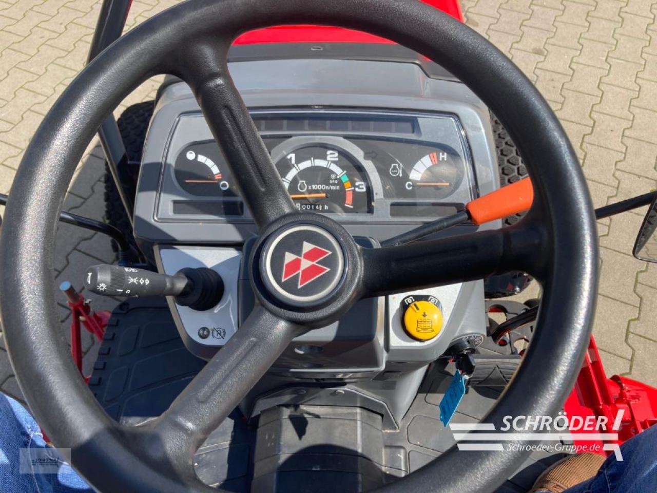 Traktor a típus Massey Ferguson 1525 HP ( ISEKI TM 3267 AHL ), Neumaschine ekkor: Ahlerstedt (Kép 10)