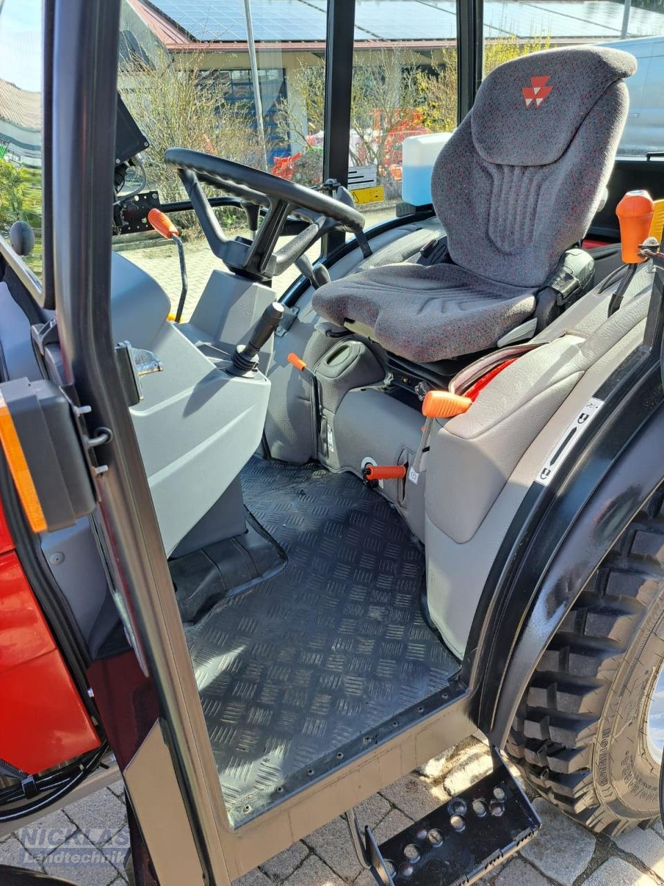 Traktor of the type Massey Ferguson 1532, Gebrauchtmaschine in Schirradorf (Picture 5)