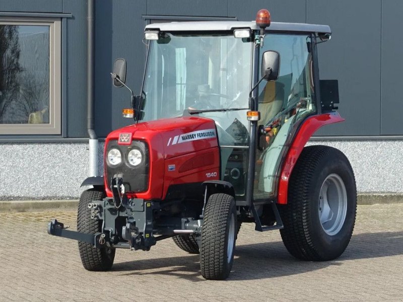 Traktor van het type Massey Ferguson 1540 4wd HST / 3362 Draaiuren / Fronthef, Gebrauchtmaschine in Swifterband (Foto 1)