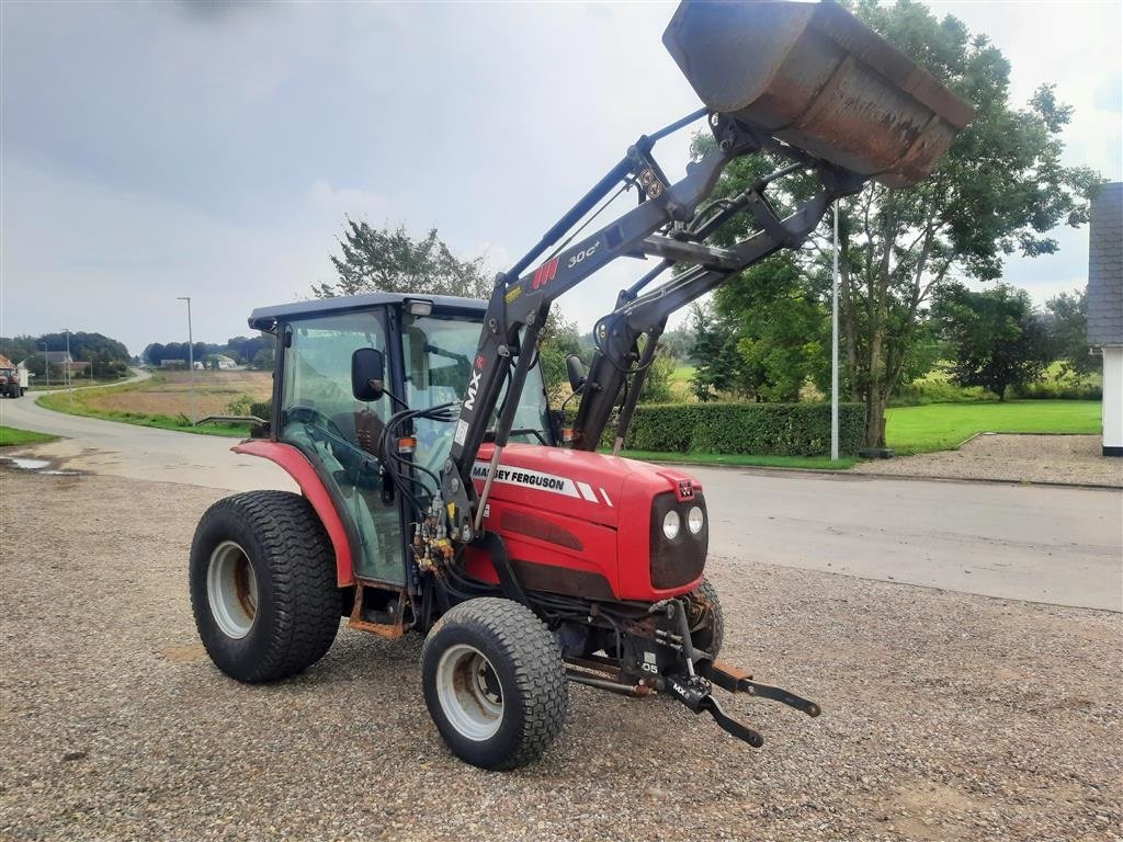 Traktor от тип Massey Ferguson 1547, Gebrauchtmaschine в Christiansfeld (Снимка 2)