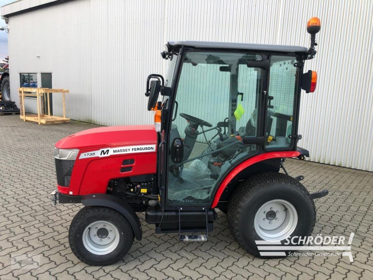 Traktor a típus Massey Ferguson 1735 M HC ( ISEKI TH 5370 AHLK ), Neumaschine ekkor: Ahlerstedt (Kép 2)