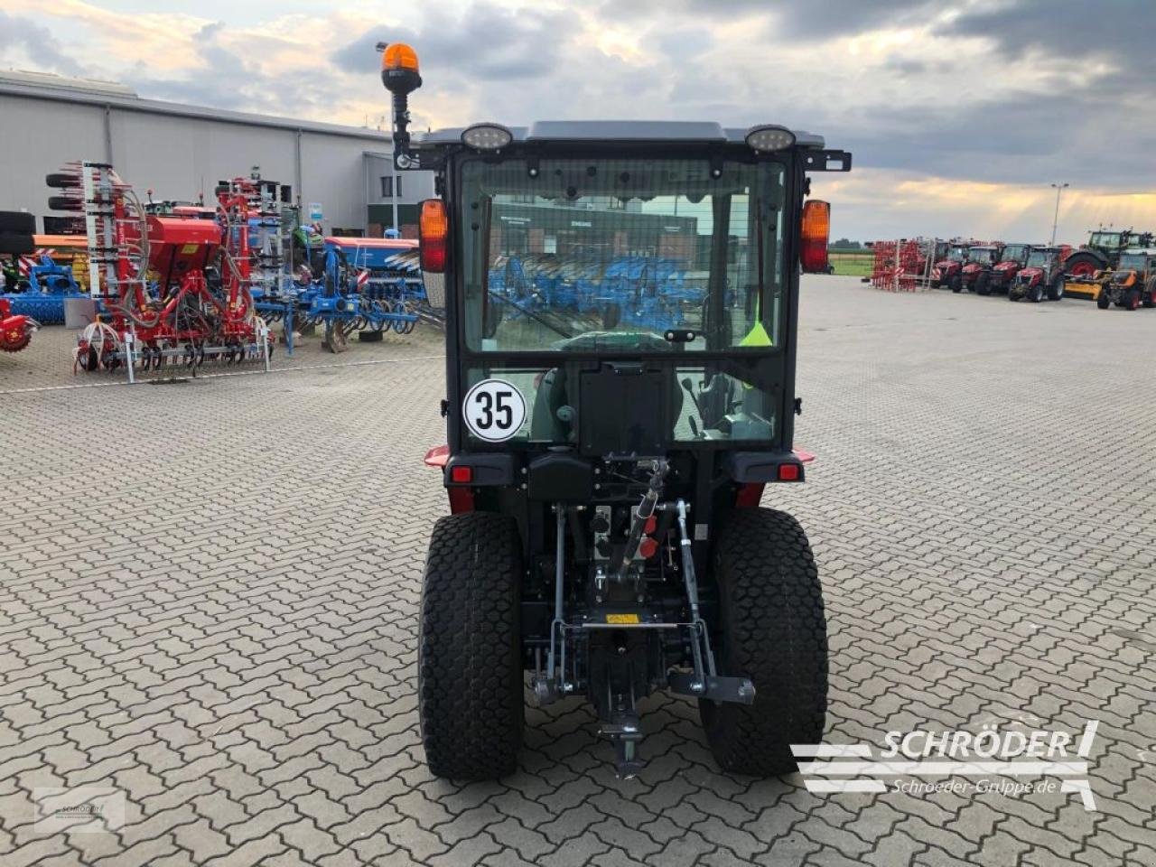 Traktor des Typs Massey Ferguson 1735 M HC ( ISEKI TH 5370 AHLK ), Neumaschine in Ahlerstedt (Bild 4)