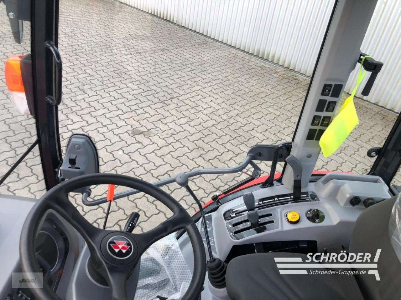 Traktor a típus Massey Ferguson 1735 M HC ( ISEKI TH 5370 AHLK ), Neumaschine ekkor: Ahlerstedt (Kép 9)