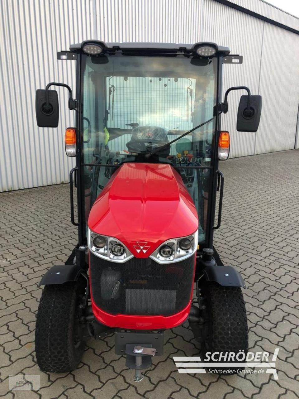 Traktor of the type Massey Ferguson 1735 M HC ( ISEKI TH 5370 AHLK ), Neumaschine in Ahlerstedt (Picture 12)