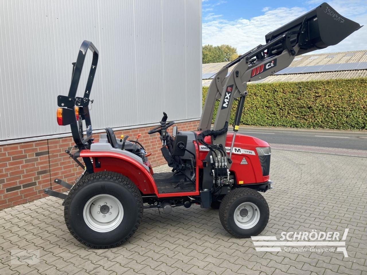 Traktor van het type Massey Ferguson 1735 M HP ( ISEKI TH 5370 AHL ), Neumaschine in Völkersen (Foto 2)