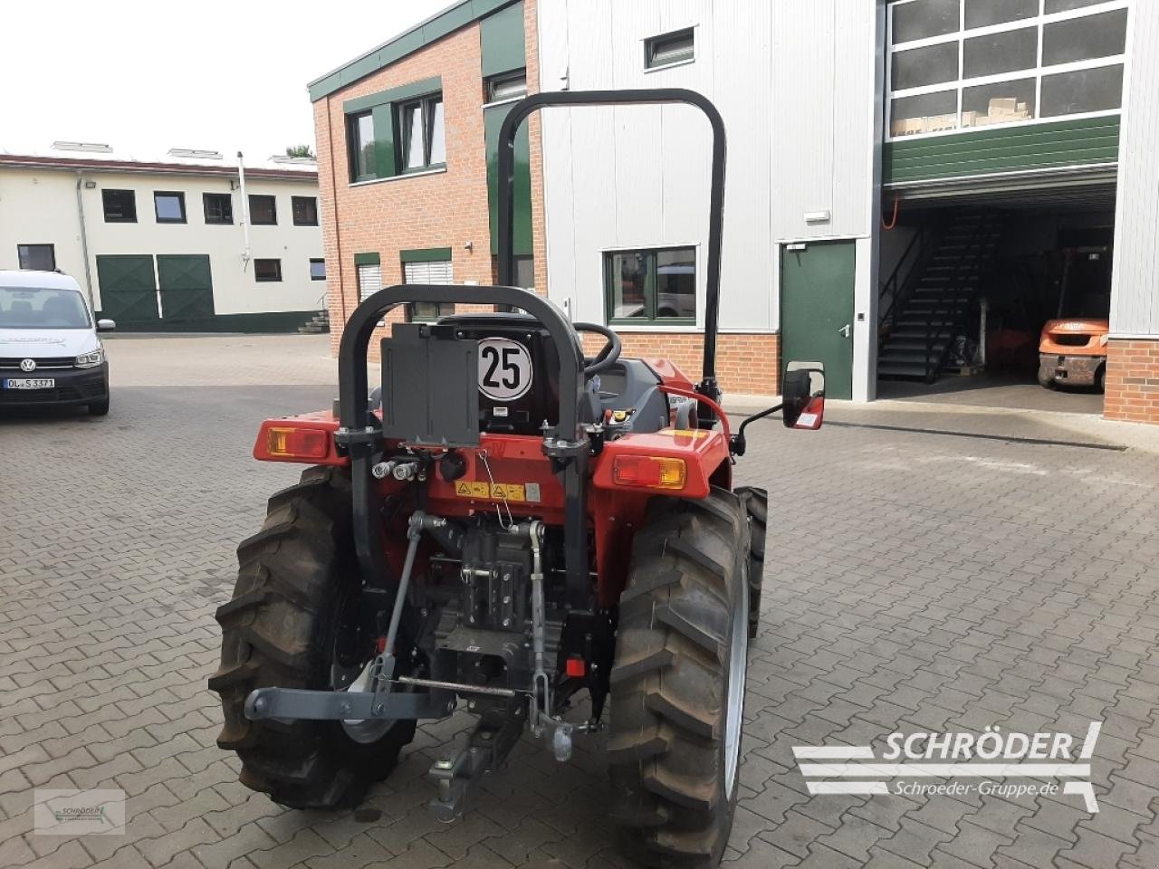 Traktor of the type Massey Ferguson 1740 E MP ( ISEKI TLE 3410 AL ), Neumaschine in Wildeshausen (Picture 3)