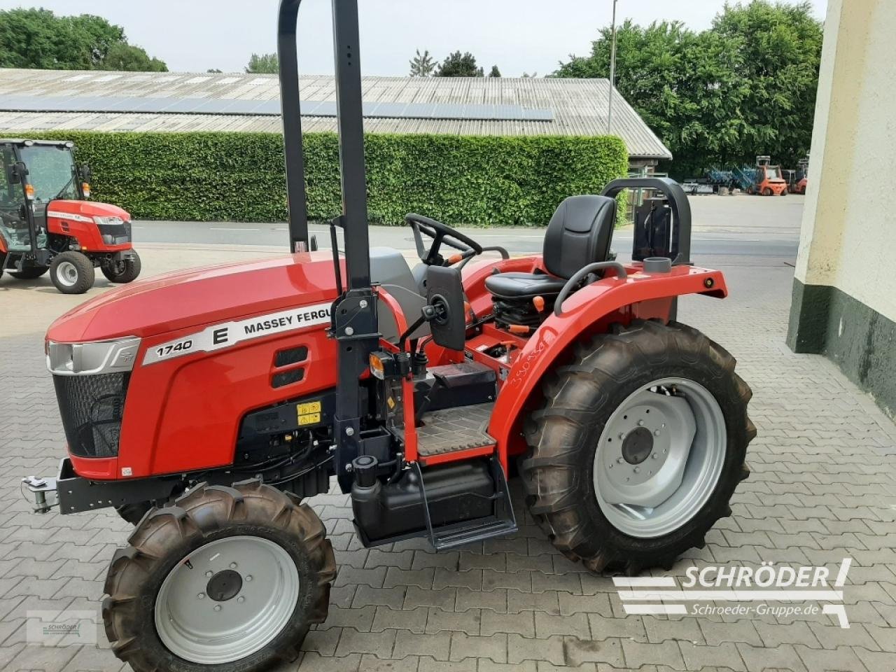 Traktor of the type Massey Ferguson 1740 E MP ( ISEKI TLE 3410 AL ), Neumaschine in Wildeshausen (Picture 4)