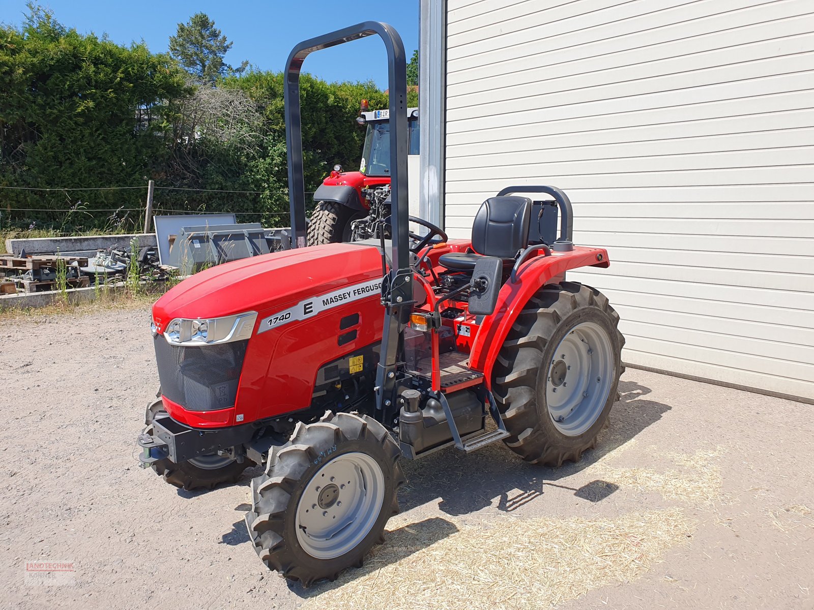 Traktor типа Massey Ferguson 1740 E, Neumaschine в Kirkel-Altstadt (Фотография 2)