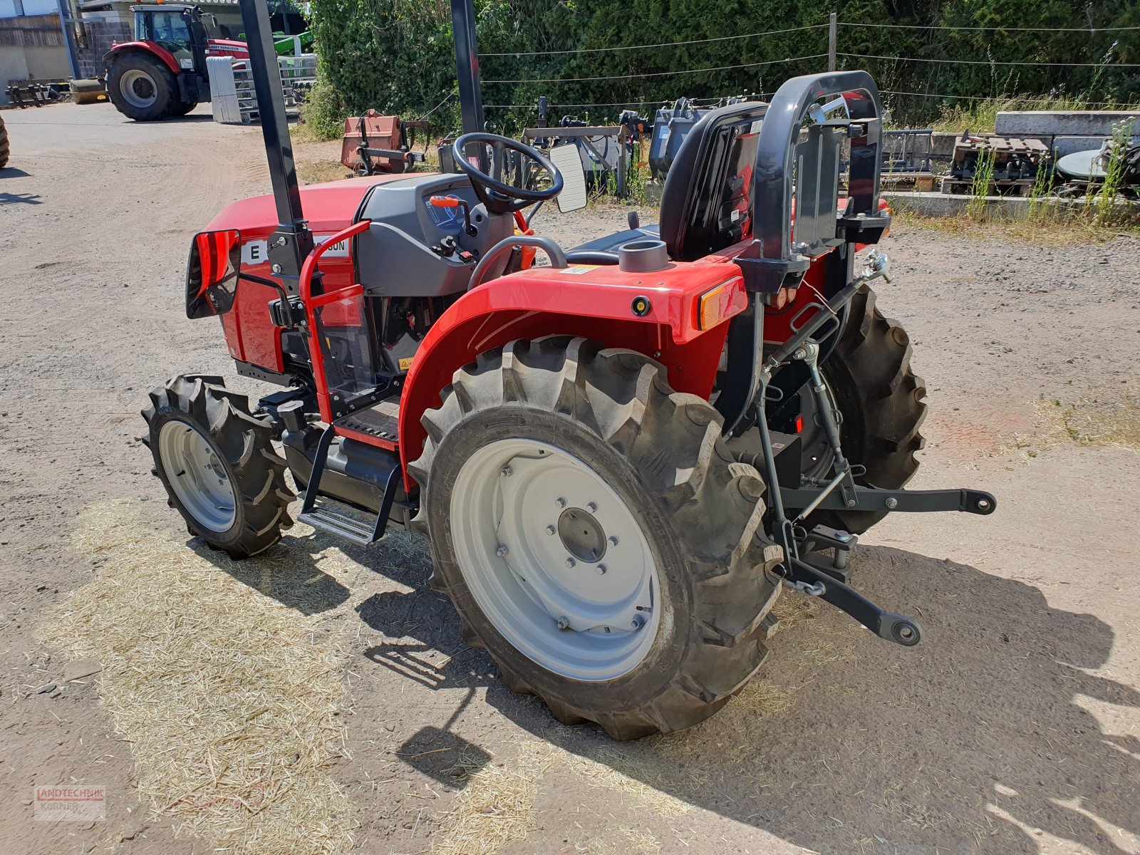 Traktor του τύπου Massey Ferguson 1740 E, Neumaschine σε Kirkel-Altstadt (Φωτογραφία 4)