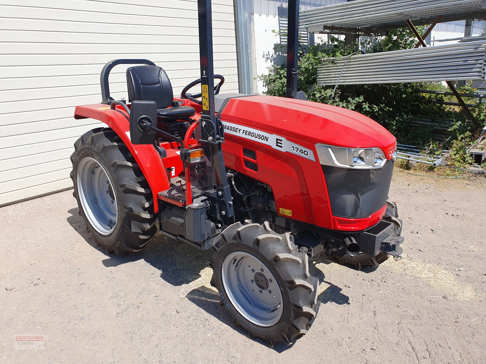 Traktor του τύπου Massey Ferguson 1740 E, Neumaschine σε Kirkel-Altstadt (Φωτογραφία 5)