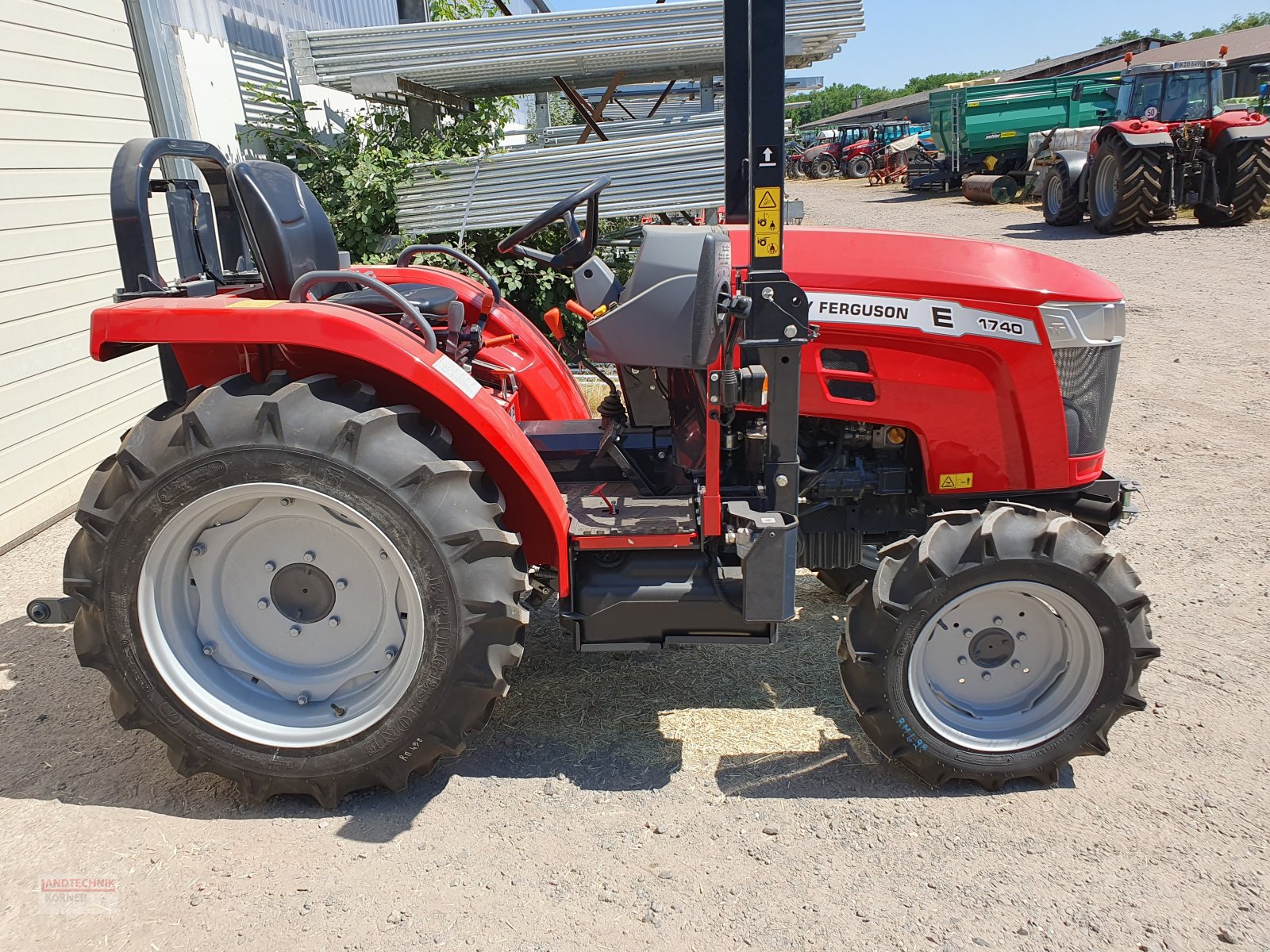 Traktor του τύπου Massey Ferguson 1740 E, Neumaschine σε Kirkel-Altstadt (Φωτογραφία 7)