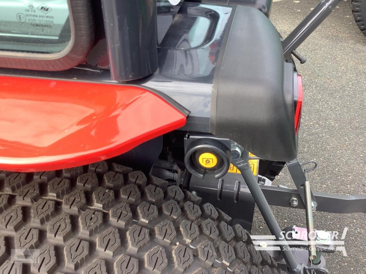 Traktor of the type Massey Ferguson 1740 M H + CAB ( ISEKI TH 5420 AHLK ), Neumaschine in Völkersen (Picture 10)