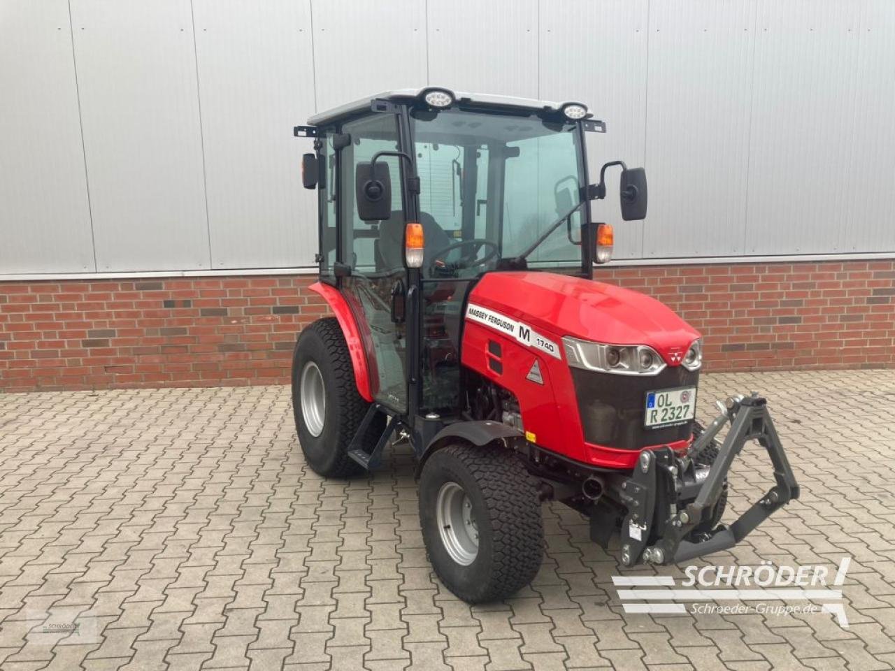 Traktor типа Massey Ferguson 1740 M H + CAB, Neumaschine в Wildeshausen (Фотография 1)