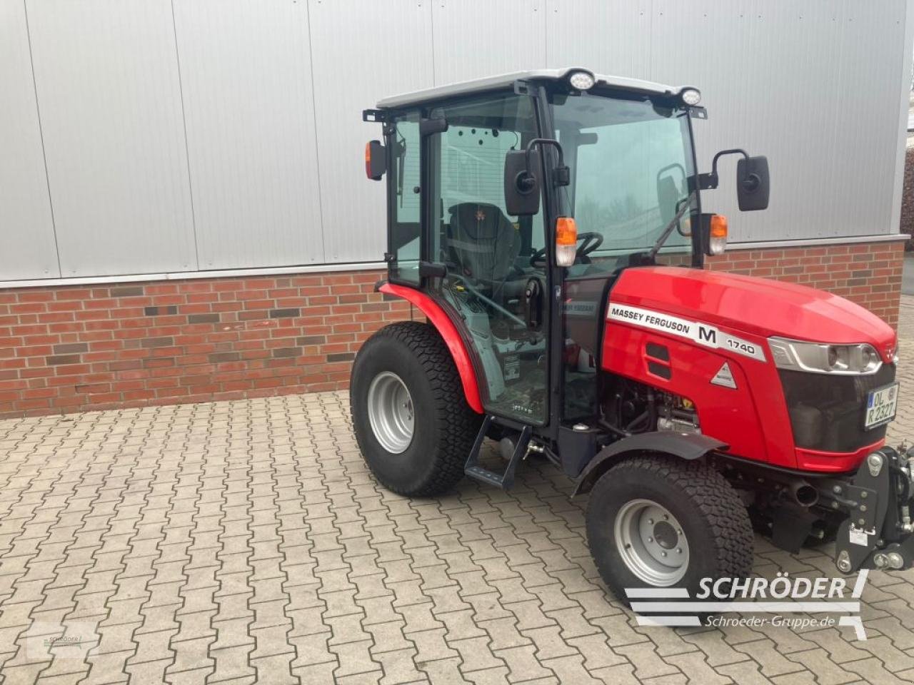 Traktor του τύπου Massey Ferguson 1740 M H + CAB, Neumaschine σε Scharrel (Φωτογραφία 2)