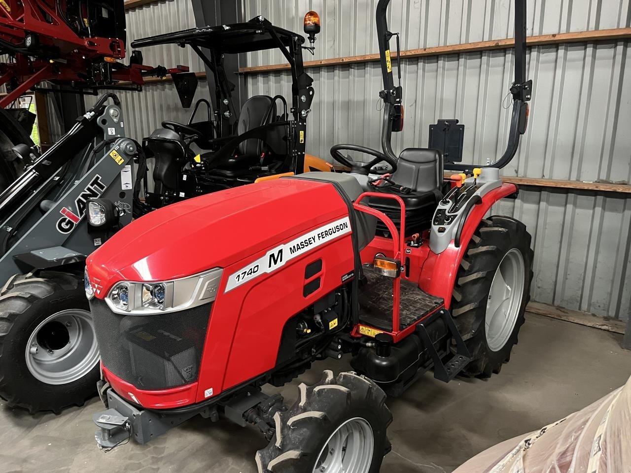 Traktor Türe ait Massey Ferguson 1740M HC, Gebrauchtmaschine içinde Videbæk (resim 1)