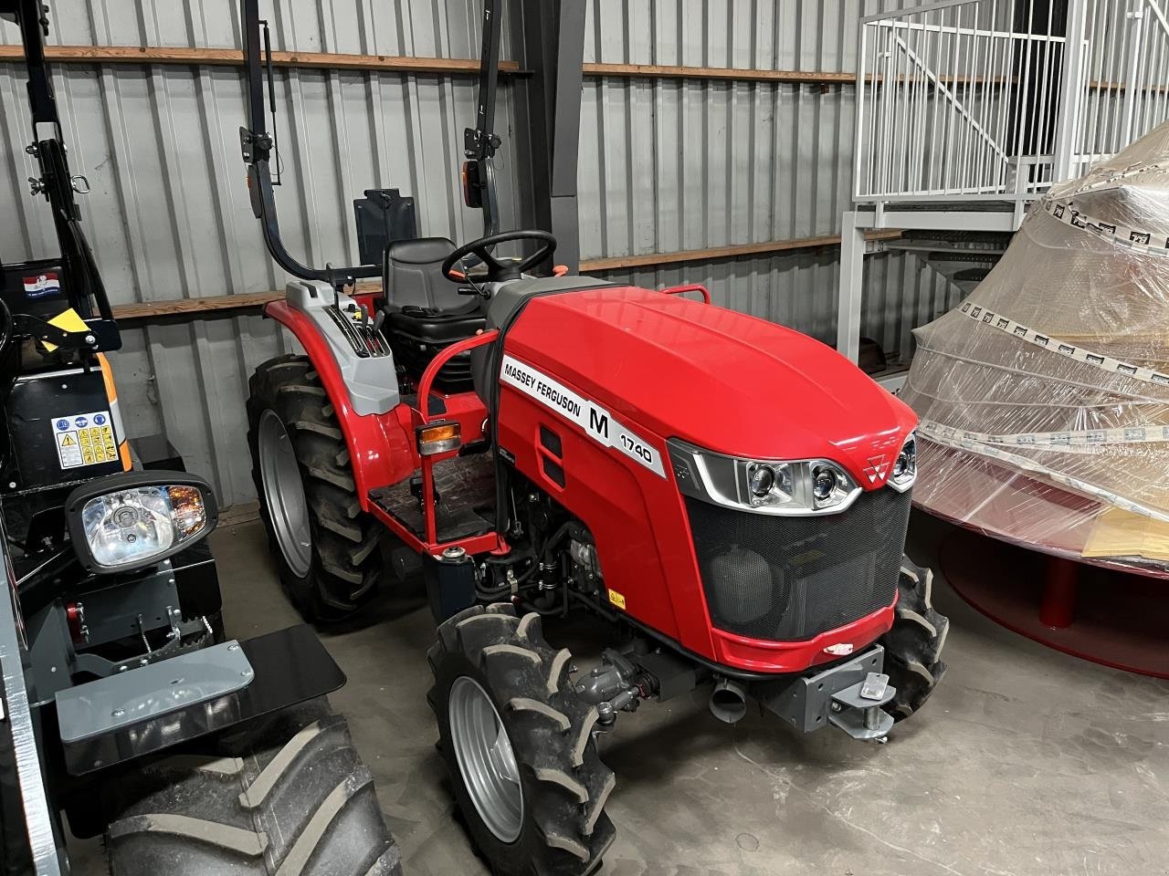 Traktor of the type Massey Ferguson 1740M HC, Gebrauchtmaschine in Videbæk (Picture 3)