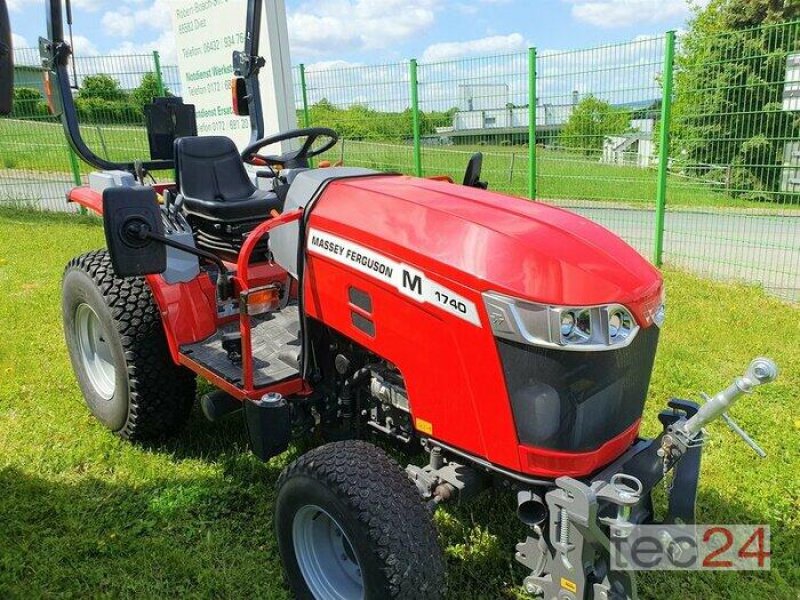 Traktor типа Massey Ferguson 1740M HP, Ausstellungsmaschine в Diez (Фотография 1)
