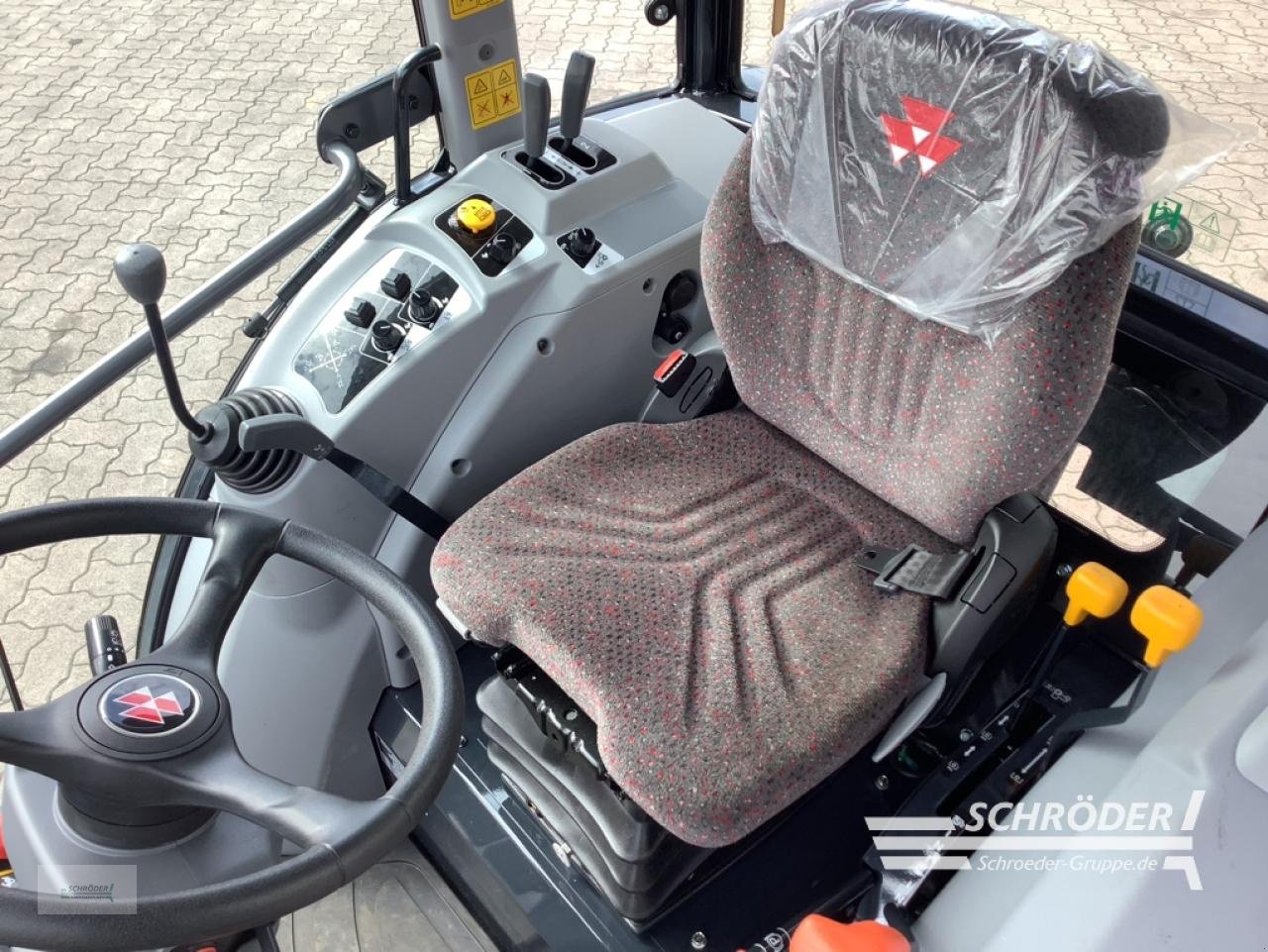 Traktor van het type Massey Ferguson 1750 M HC ( ISEKI TG 6507 AHLK ), Neumaschine in Schwarmstedt (Foto 5)