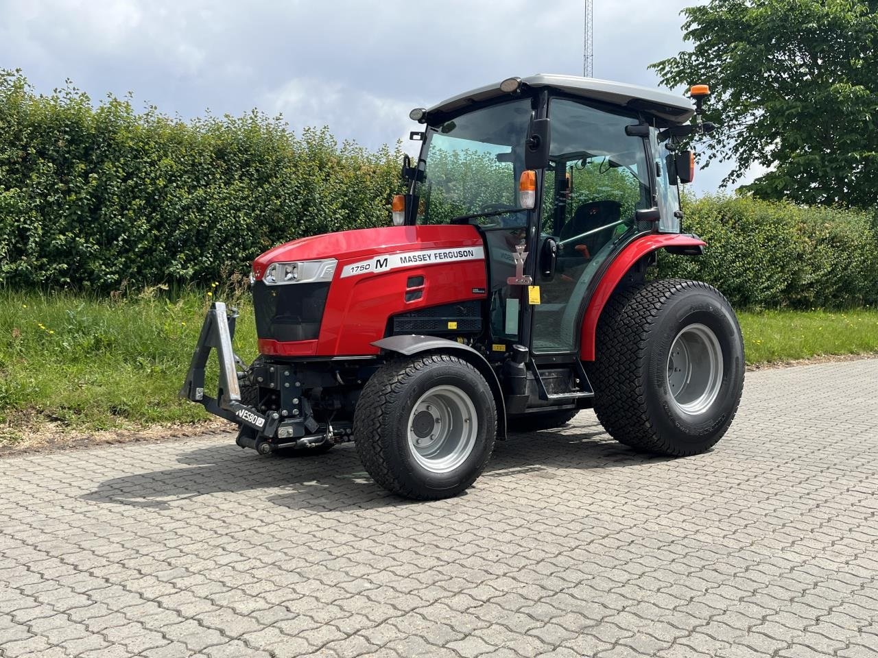 Traktor des Typs Massey Ferguson 1750 M HC, Gebrauchtmaschine in Videbæk (Bild 1)