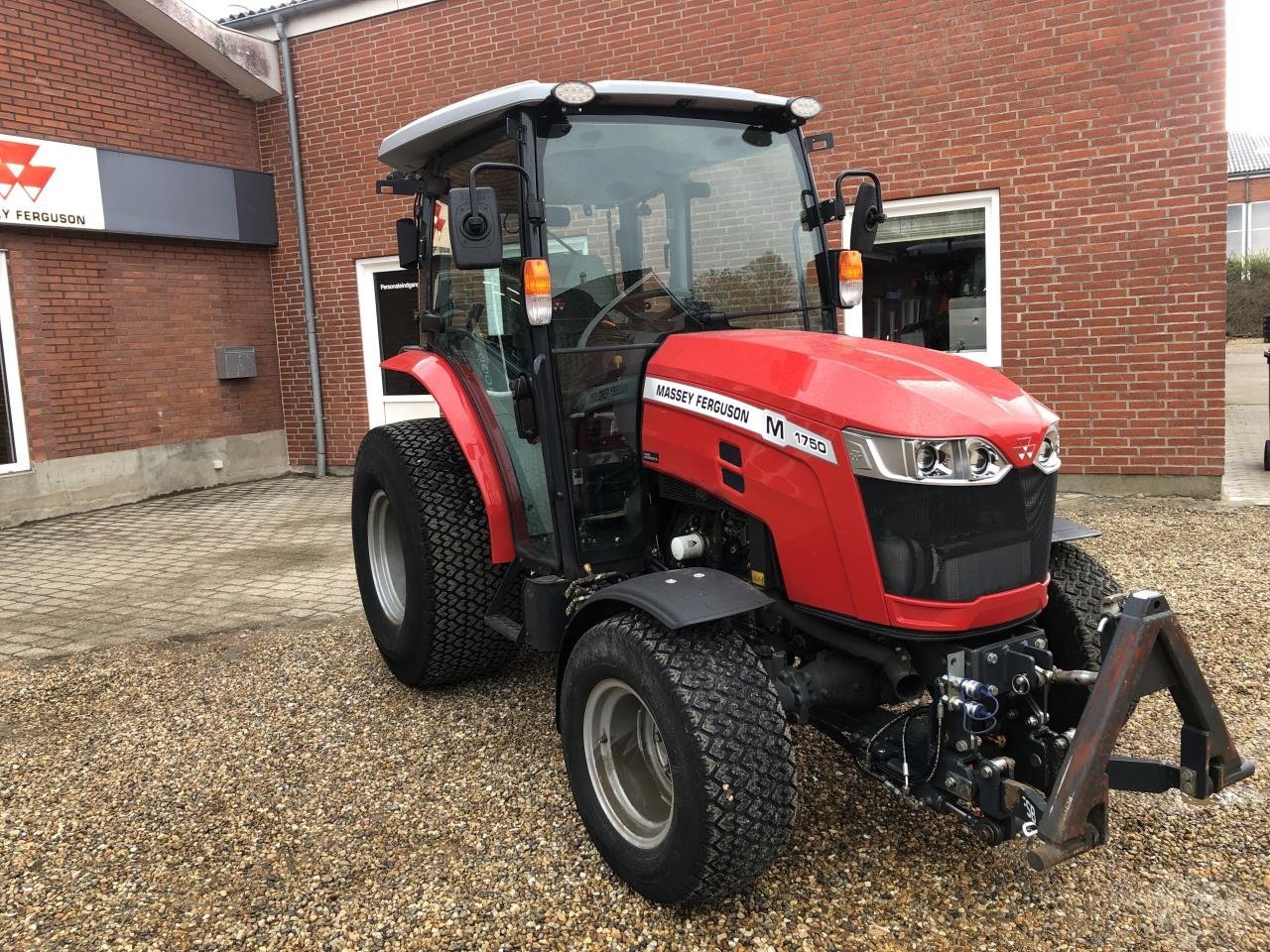 Traktor des Typs Massey Ferguson 1750 M HC, Gebrauchtmaschine in Odder (Bild 2)