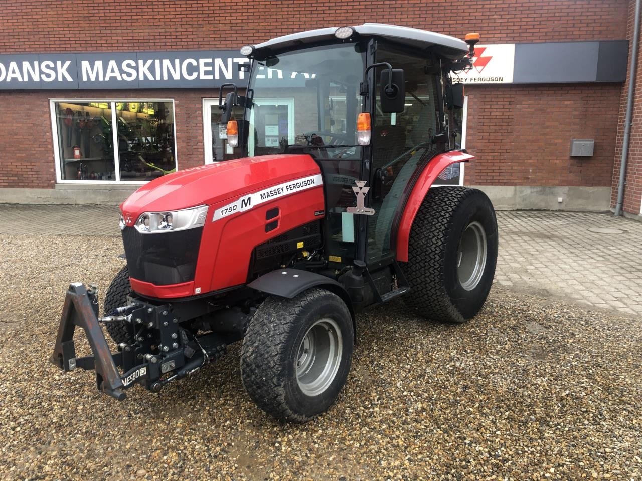 Traktor des Typs Massey Ferguson 1750 M HC, Gebrauchtmaschine in Odder (Bild 1)