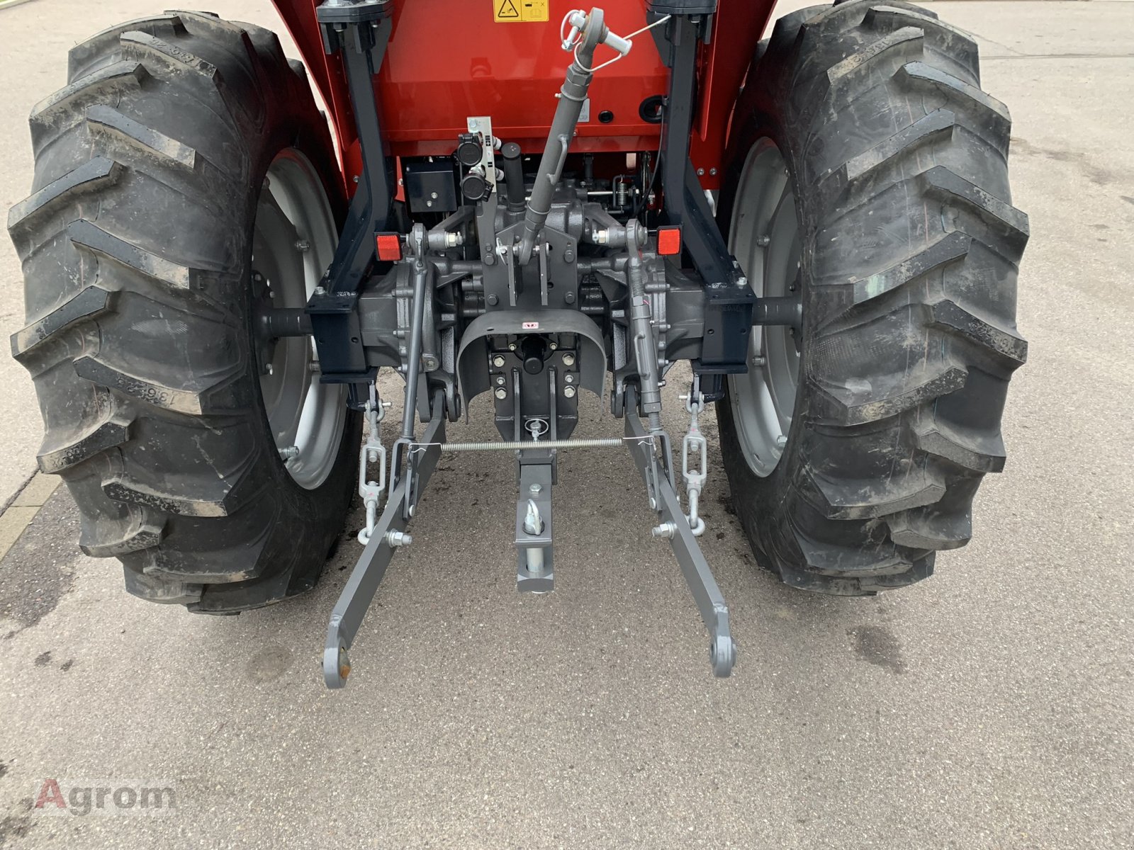 Traktor van het type Massey Ferguson 1755 E, Neumaschine in Meißenheim-Kürzell (Foto 10)