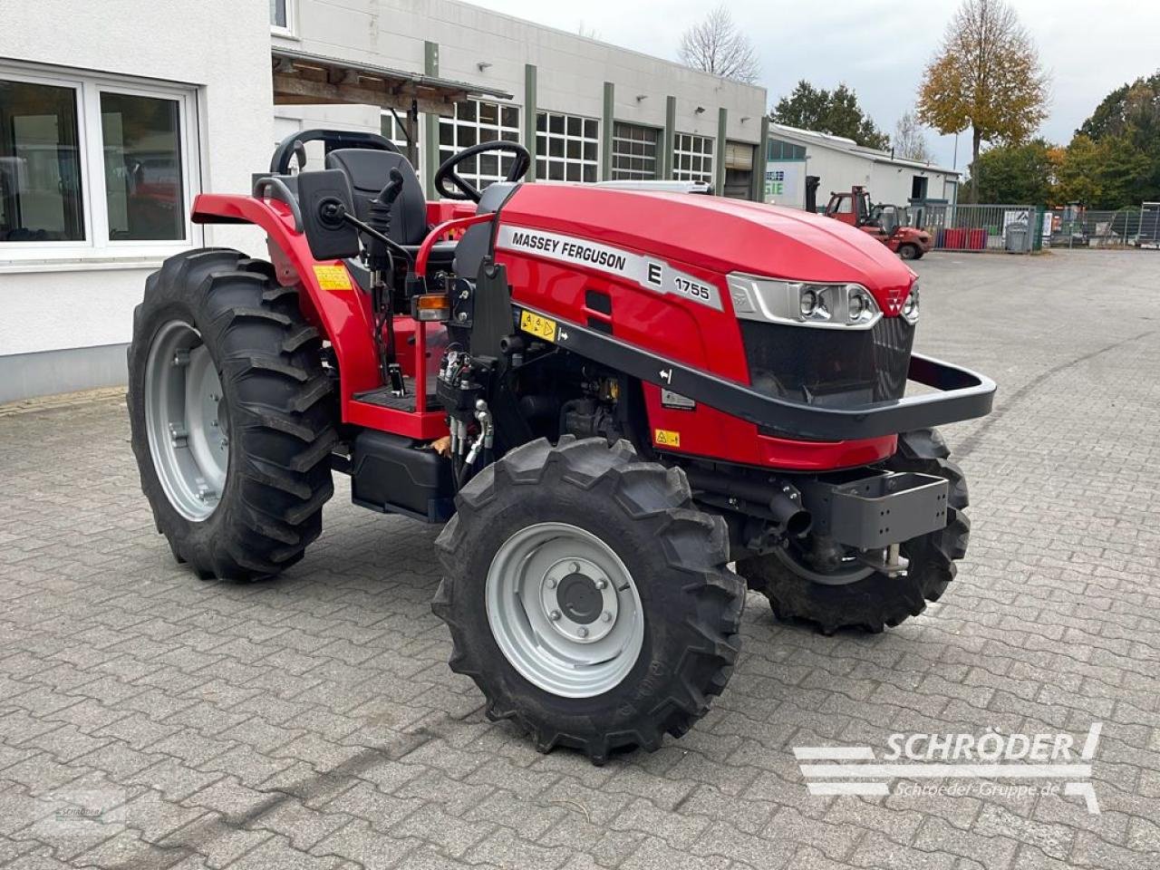 Traktor typu Massey Ferguson 1755E MP, Neumaschine w Lastrup (Zdjęcie 2)