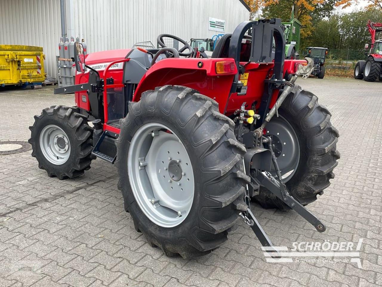 Traktor des Typs Massey Ferguson 1755E MP, Neumaschine in Westerstede (Bild 4)