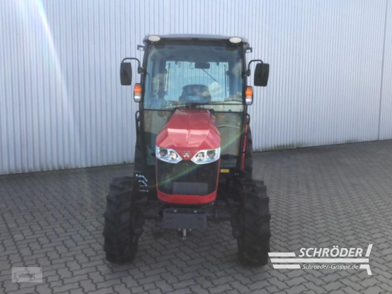 Traktor des Typs Massey Ferguson 1765 M HC ( ISEKI TG 6687 AHLK ), Neumaschine in Ahlerstedt (Bild 2)