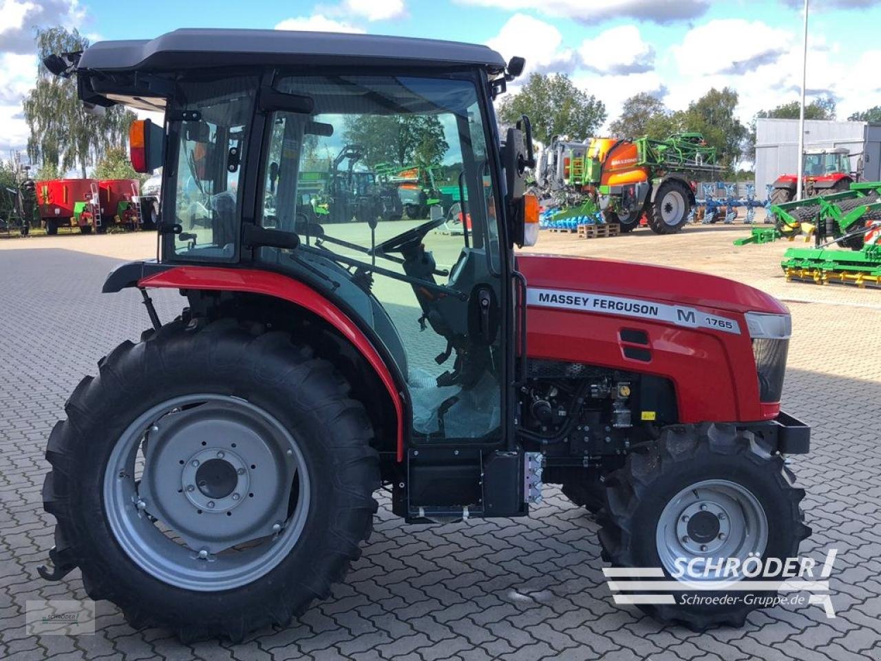 Traktor des Typs Massey Ferguson 1765 M HC ( ISEKI TG 6687 AHLK ), Neumaschine in Ahlerstedt (Bild 3)