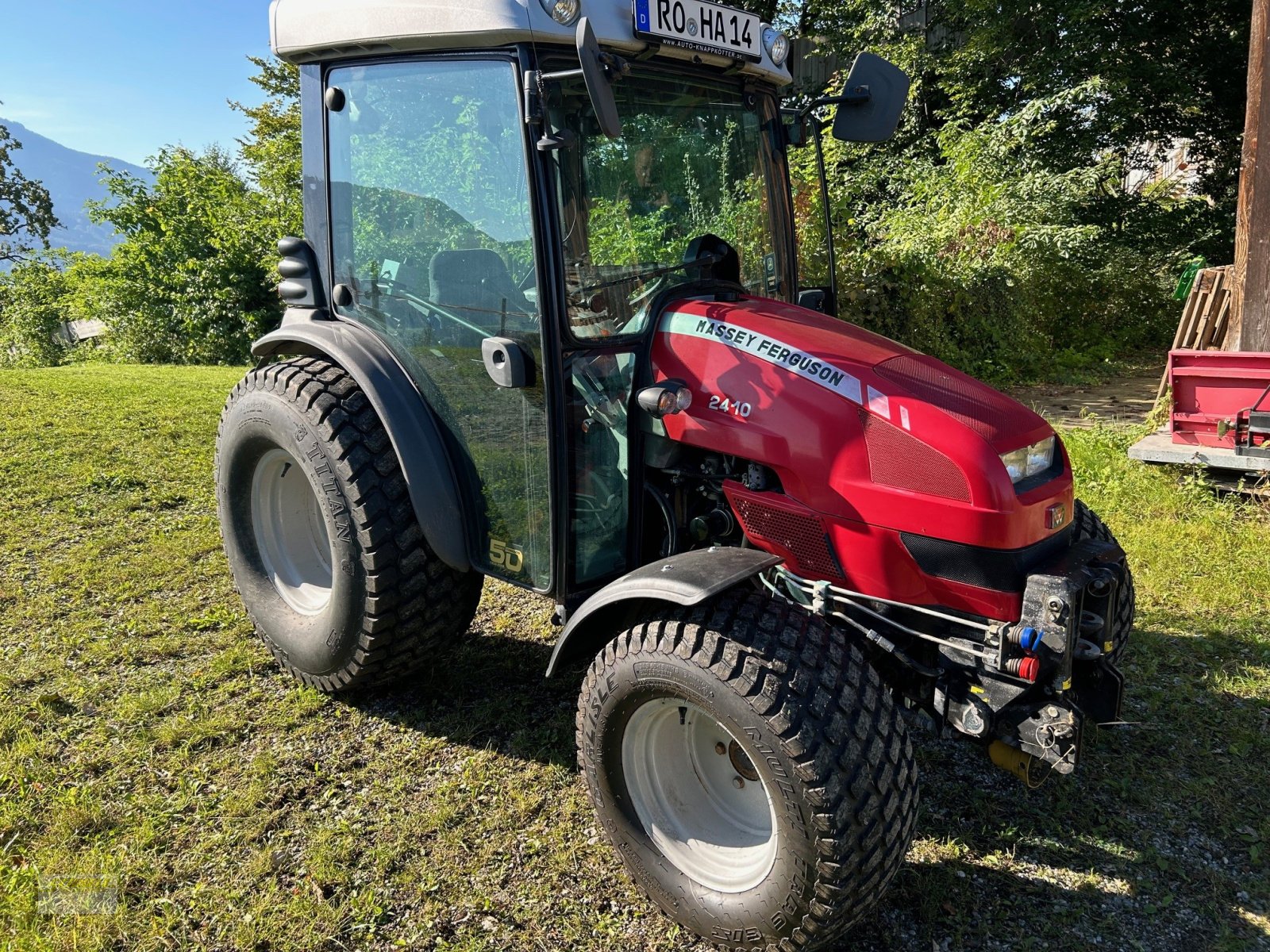 Traktor du type Massey Ferguson 2410, Gebrauchtmaschine en Söchtenau (Photo 1)