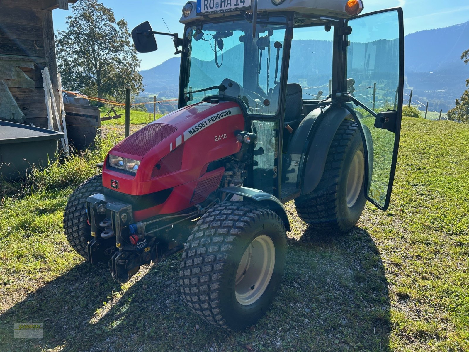 Traktor du type Massey Ferguson 2410, Gebrauchtmaschine en Söchtenau (Photo 2)