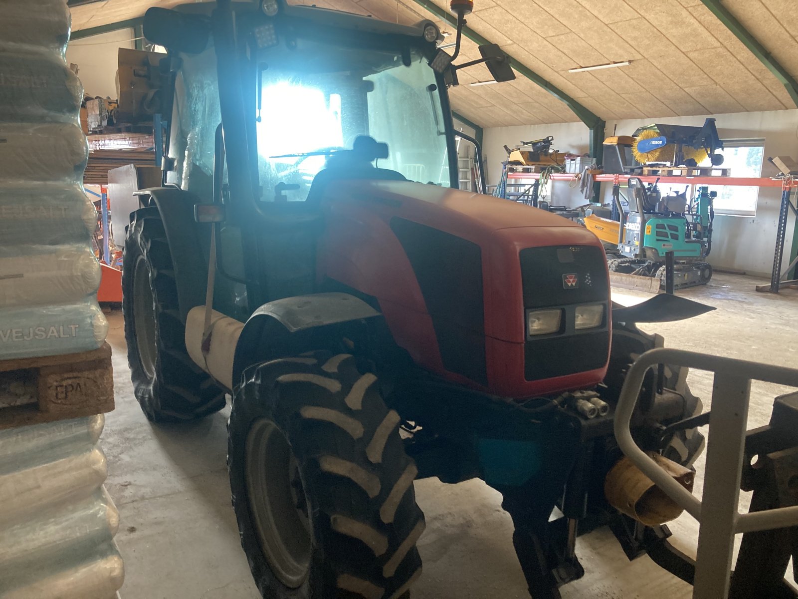 Traktor des Typs Massey Ferguson 2440GE, Gebrauchtmaschine in Thisted (Bild 2)