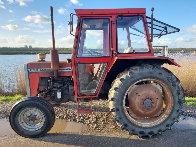 Traktor typu Massey Ferguson 250, Gebrauchtmaschine v Ouderkerk aan den IJssel (Obrázok 1)